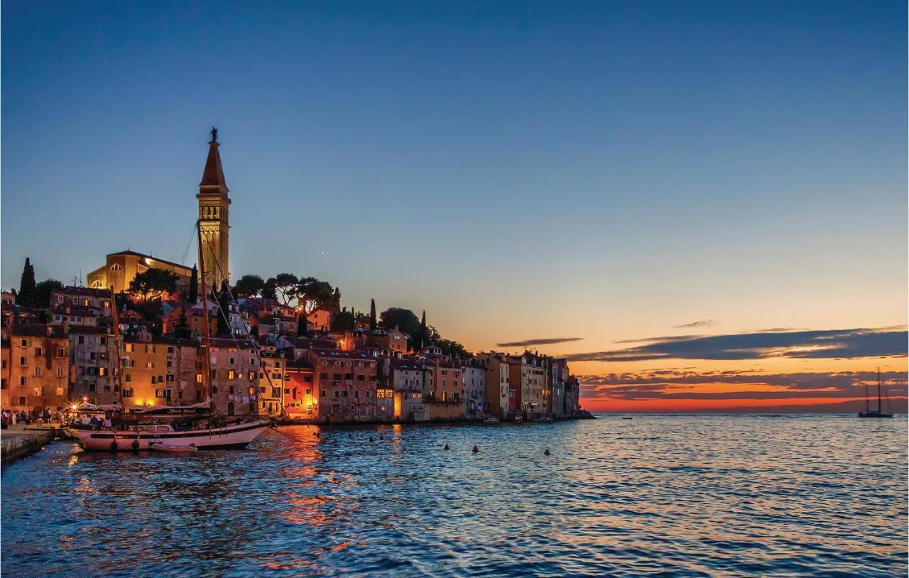 2 Bedroom Stunning Apartment In Rovinj Exterior photo