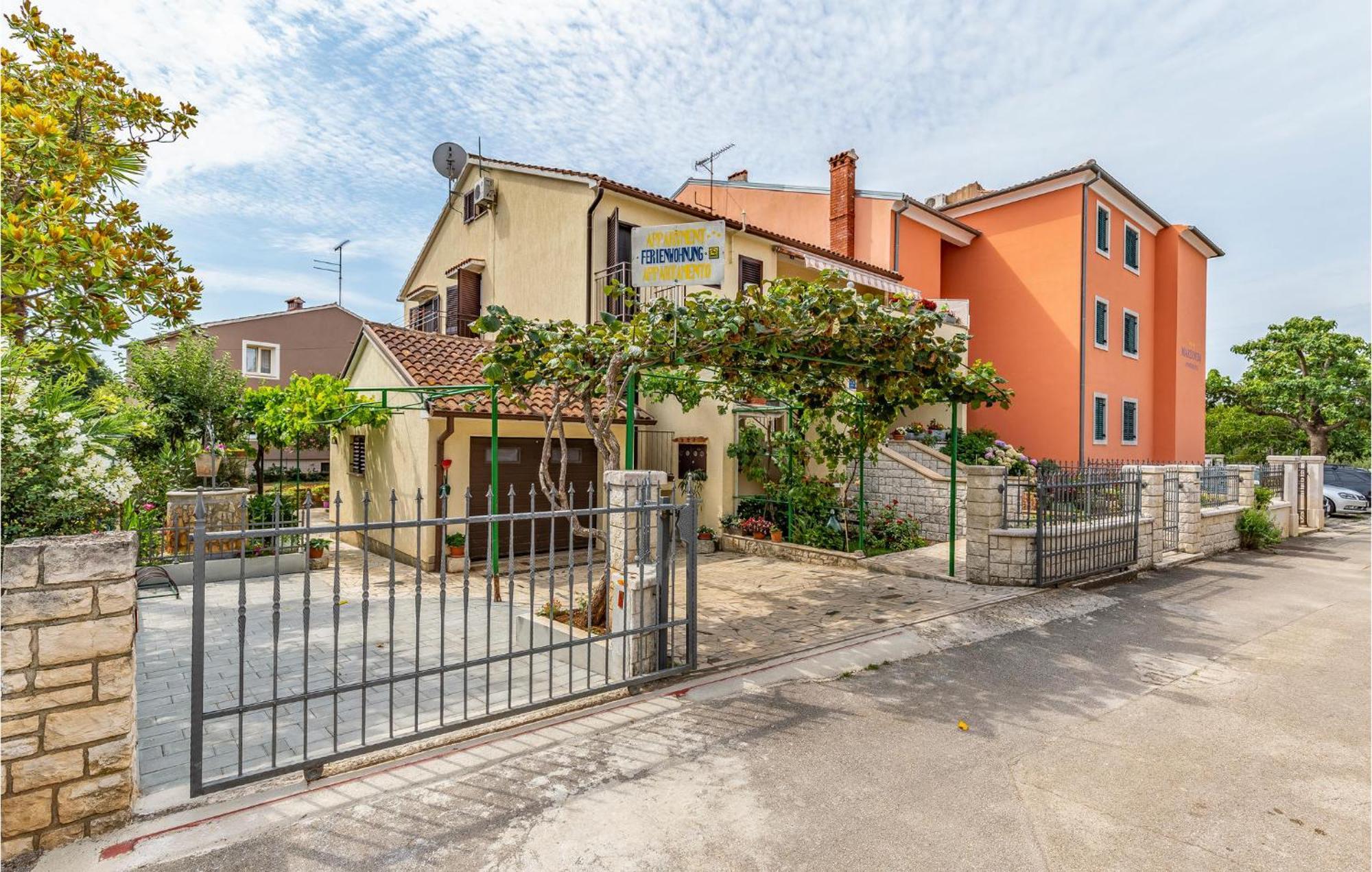2 Bedroom Stunning Apartment In Rovinj Exterior photo